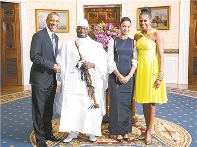 أوباما وزوجته فى استقبال أحد زعماء أفريقيا