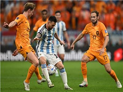 صورة من مباراة الأرجنتين وهولندا