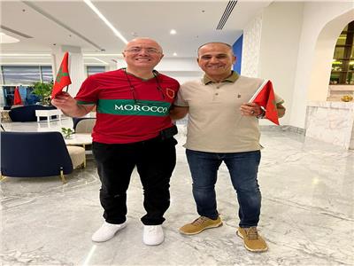 السفير المغربي بالقاهرة أحمد التازي يحتفل بفوز المنتخب المغربي 
