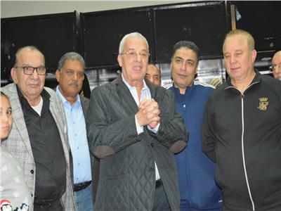 المهندس محسن صلاح، رئيس نادي المقاولون العرب يهنئ اللاعبين بالفوز على إنبي