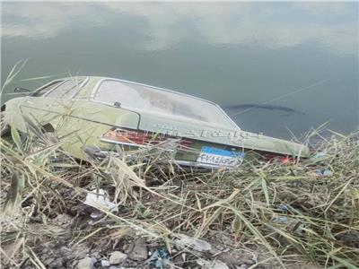 الإنقاذ النهري ينتشل سيارة وقائدها من ترعة الإسماعيلية