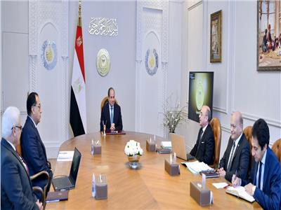 الرئيس عبد الفتاح السيسي أثناء متابعته أعمال لجنة إعداد مشروع قانون الأحوال الشخصية الجديد