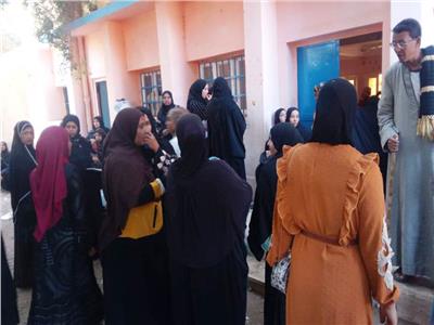   فرع المجلس القومى للمرأة بأسوان يواصل حملة  طرق الأبواب  داخل 51 قرية بجانب 19 جلسة 
