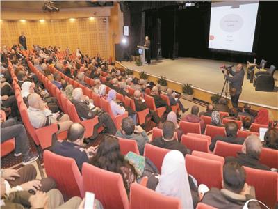 حرص الحضور على متابعة مختلف جلسات المؤتمر 