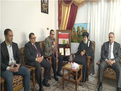 محافظ شمال سيناء خلال تقديم التهنئة للأخوة الأقباط