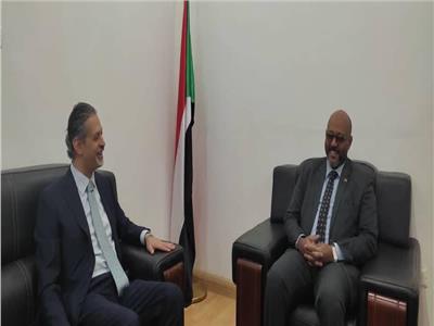  سفير مصر لدى السودان يلتقي وزير النقل السوداني المكلف