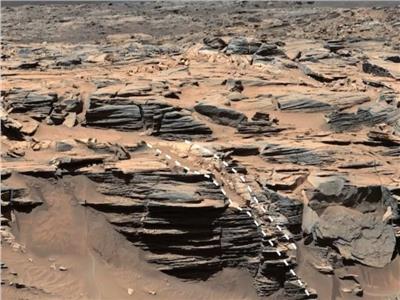 بحيرة جافة وأحجار كريمة.. اكتشافات تدعم الحياة على المريخ