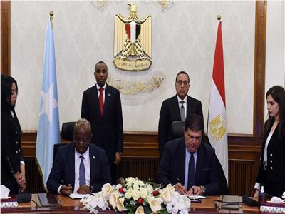 رئيسا وزراء مصر والصومال يشهدان توقيع مذكرة تفاهم في مجال الإعلام بين البلدين
