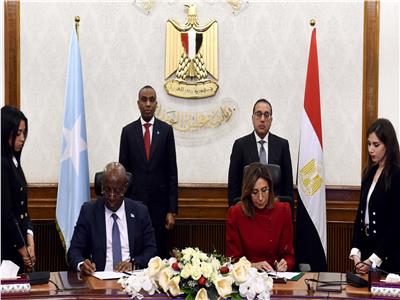رئيسا وزراء مصر والصومال يشهدان توقيع مذكرة تفاهم لتعزيز التعاون الثقافي