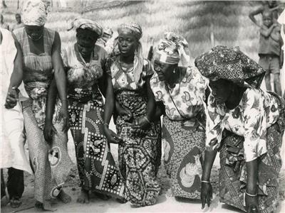 حرب النساء.. أغرب أسلحة بـ«الغناء والرقص» لإنهاء الاستعمار| صور