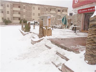 الثلوج تكسو شوارع مدينة سانت كاترين