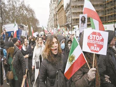 متظاهرون يشاركون فى احتجاج ضد السلطات الإيرانية فى لندن «صورة أرشيفية من  رويترز»