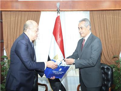 وزير القوى العاملة يلتقي سفير الفلبين بالقاهرة