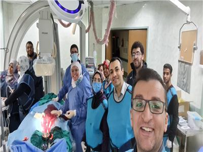 الفريق الطبي بمستشفي القلب جامعة أسيوط