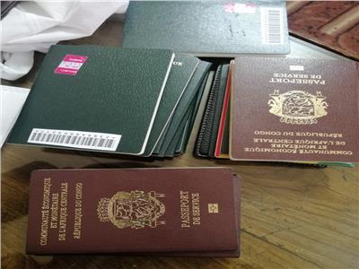 جوازات سفر ومتعلقات بعثة منتخب الكونغو 