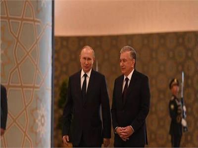 بوتين مع نظيره الأوزبكستاني 