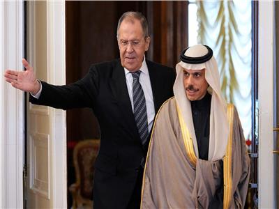 وزير الخارجية السعودي فيصل بن فرحان ونظيره الروسي