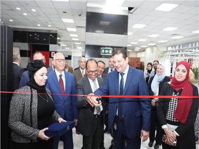 نائب وزير المالية خلال افتتاح معرض التراث المصرى والحرف اليدوية