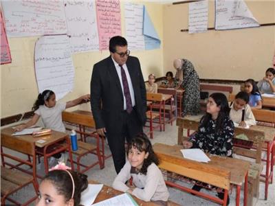 مدير تعليم جنوب سيناء أثناء تفقد المدارس