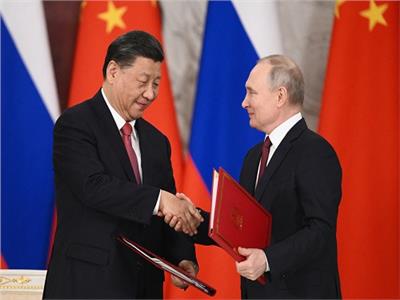 الرئيس الروسي فلاديمير بوتين مع نظيره الصيني شي جين بينج 