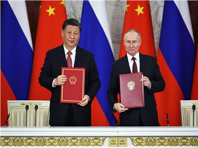 الرئيسان الروسي فلاديمير بوتين ونظيره الصيني شي جين بينج