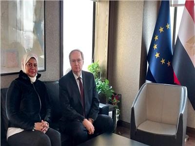 محررة البوابة خلال حوارها مع سفير الاتحاد الاوروبى