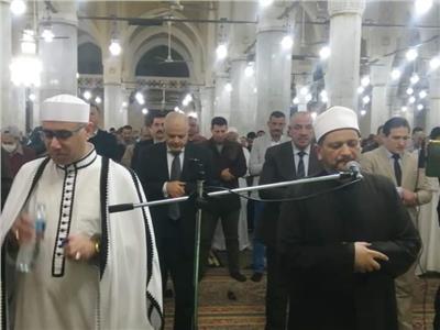 صلاة التراويح بمسجد السيد البدوي بمدينة طنطا في أول أيام رمضان