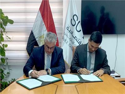 جانب من توقيع اتفاقية بين  اقتصادية قناة السويس و شركة قناة السويس للحاويات
