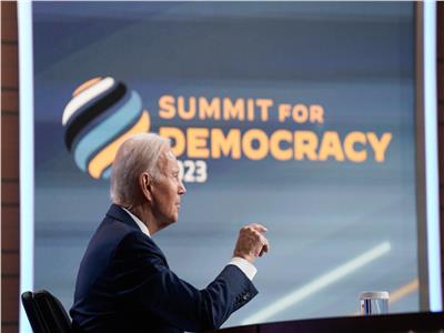 الرئيس الأمريكي جو بايدن خلال "قمة الديمقراطية" الافتراضية 