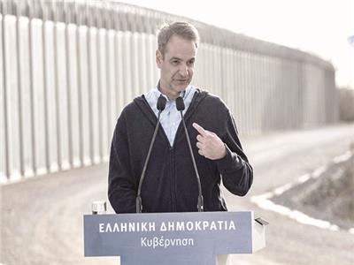 رئيس الوزراء اليونانى قرب الحدود مع تركيا (أ ف ب)