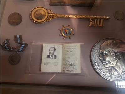  القصة الكاملة لعودة «جواز سفر السادات» الدبلوماسي وعرضه بمكتبة الإسكندرية| صور