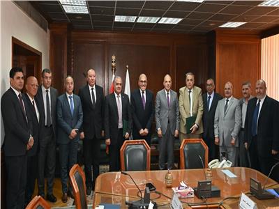 اجتماع وزيرالري مع رئيس الهيئة العربية للتصنيع