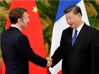 الرئيس الفرنسي إيمانويل ماكرون ونظيره الصيني شي جين بينج