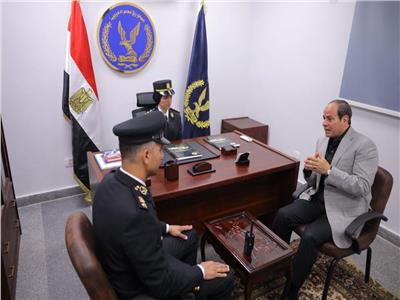 زيارة الرئيس السيسي لقسم شرطة مدينه نصر رساله شكر وطمأنينة 