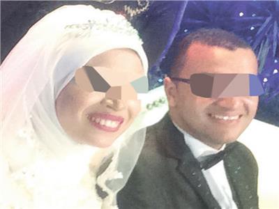 الزوجة  الدكتورة عزة وزوجها أثناء حفل الزفاف