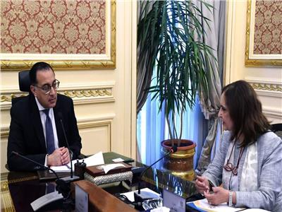 السفيرة نائلة جبر خلال لقائها مع رئيس الوزراء 