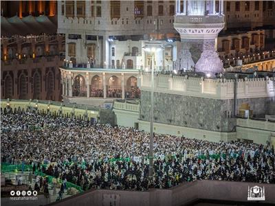 ملايين المصلين يؤدون صلاة التراويح ويشهدون ختم القرآن
