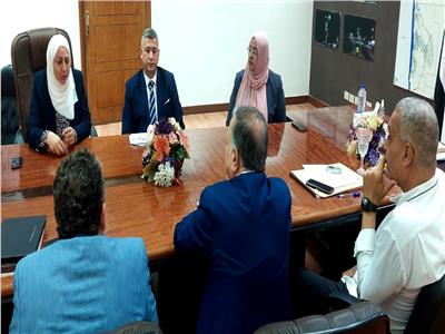 نائب محافظ القاهرة تجتمع مع عدد من مستثمري المنطقة الصناعية