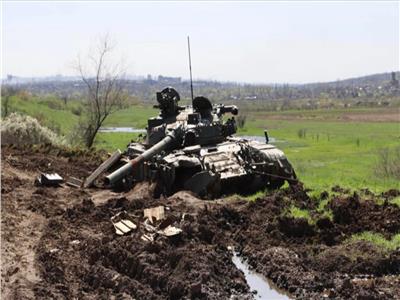 دبابة في أوكرانيا دمرتها القوات الروسية - أرشيفية