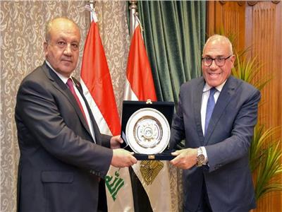 اللواء أ.ح مهندس "مختار عبد اللطيف" مع وزير الدفاع العراقي     