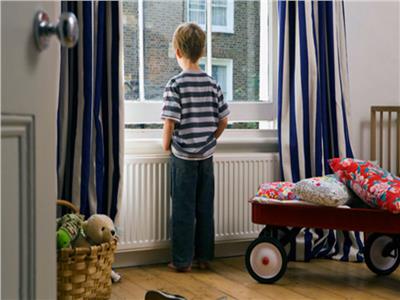 بقاء الطفل وحده في المنزل: خطة عمل لحمايته من 8 نقاط