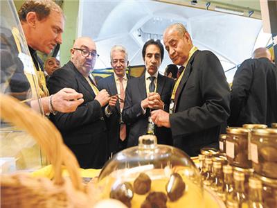 د. المصيلحى يتفقد معرض الصناعات الغذائية فى إيطاليا