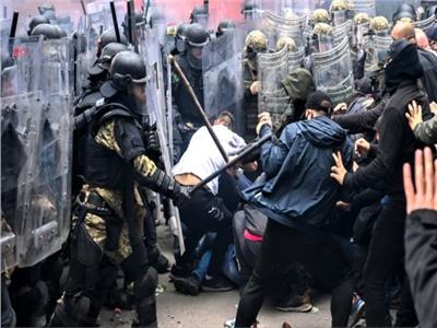 اندلاع صدامات بين المتظاهرين والقوات الخاصة من شرطة كوسوفو