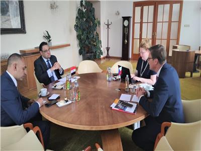 لقاء سفير مصر في براج مع وزير النقل التشيكي