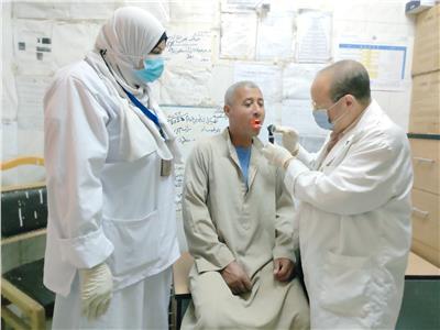 صحة المنيا تقدم خدمات طبية وعلاجية لـ1593 حالة في قرية ببني مزار