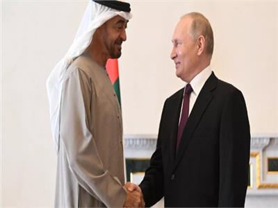 الرئيس الروسي فلاديمير بوتين ونظيره الاماراتي محمد بن زايد آل نهيان