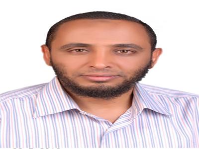 الدكتور عماد علي عبدالسميع الأستاذ بقسم الدراسات الإسلامية بكلية الآداب