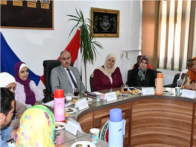 الدكتور ناصر مندور رئيس جامعة قناة السويس خلال الاجتماع