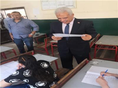 مدير تعليم القاهرة يتفقد أعمال امتحانات النقل  " الدور الثاني"
