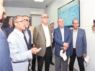 وزير الإسكان ومحافظ البحر الأحمر يتابعان مشروعات جارٍ تنفيذها